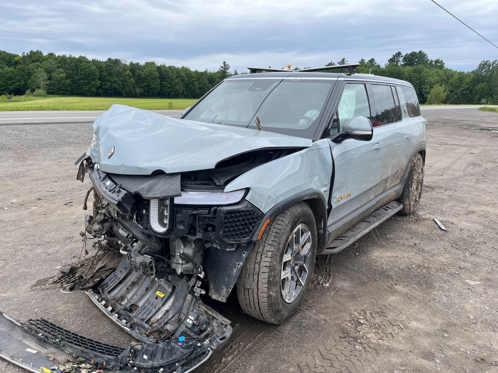 2024 Rivian R1S